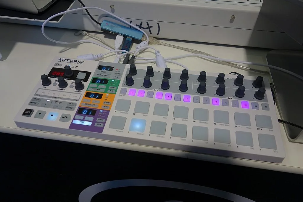 Arturia BeatStep Pro Arturia BeatStep Pro