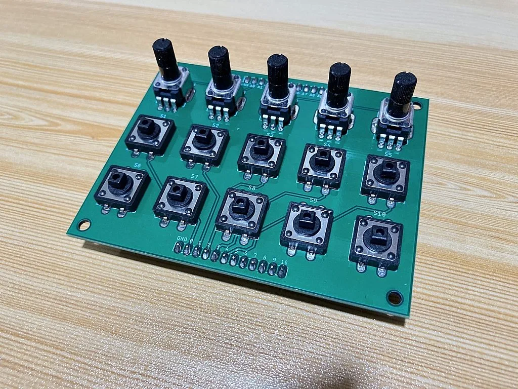 MIDI Controller Top PCB with Knobs and Buttons (Right Side) MIDI Controller Top PCB with Knobs and Buttons (Right Side)